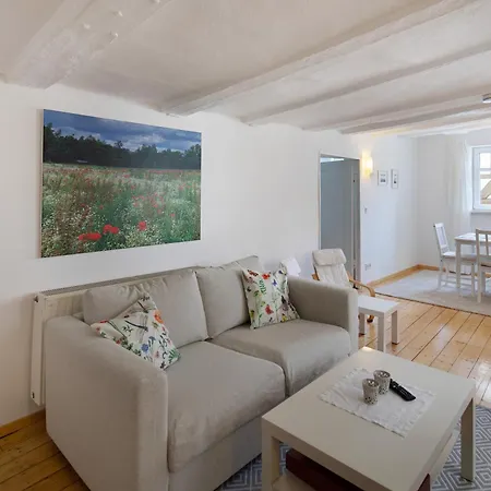 Omi Anni Apartment